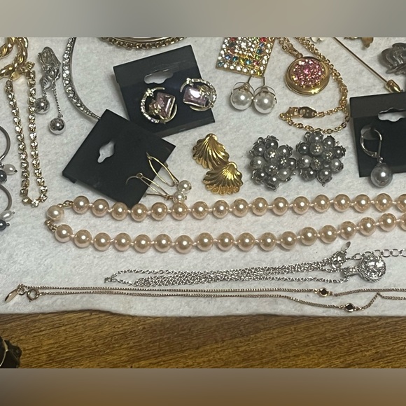 30 Piece Jewelry Lot - Picture 4 of 16
